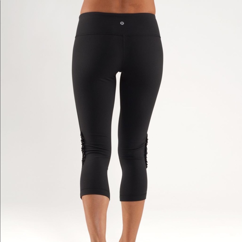 Lululemon ruffle crop